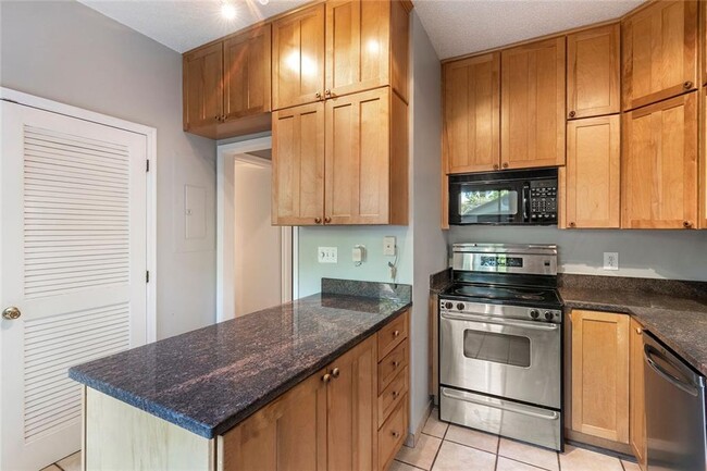 Building Photo - 648 Cleburne Terrace NE