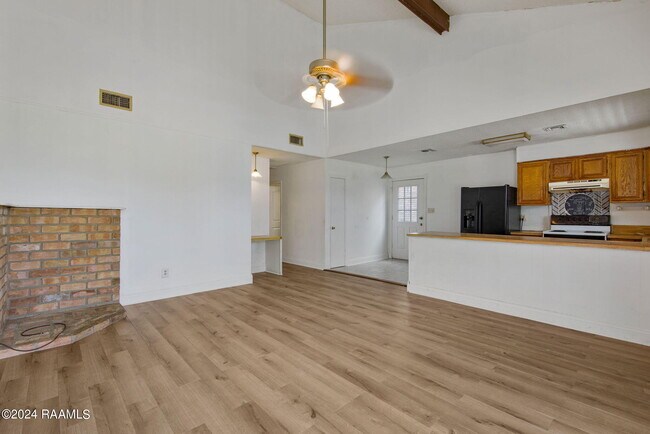 Building Photo - 102 Rue Calliope