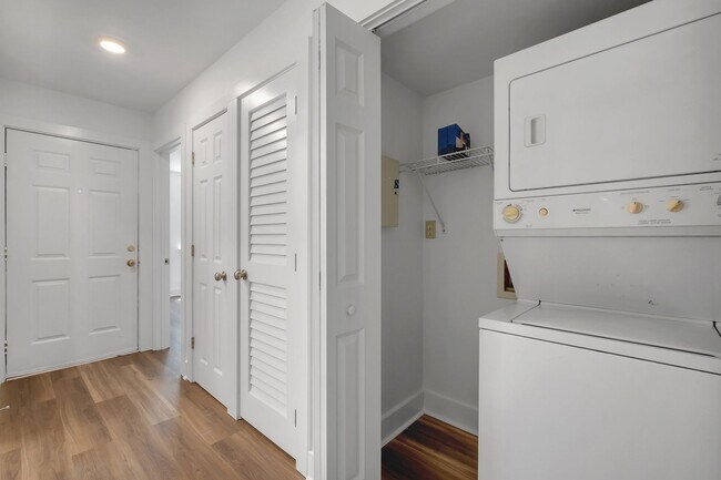 Building Photo - 2956 Woodrich Dr