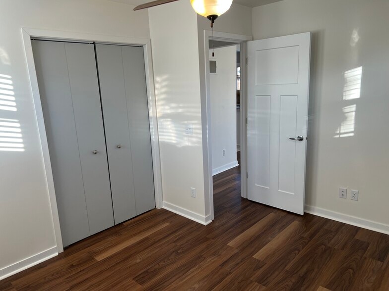 Building Photo - 2204 Arizona Ave