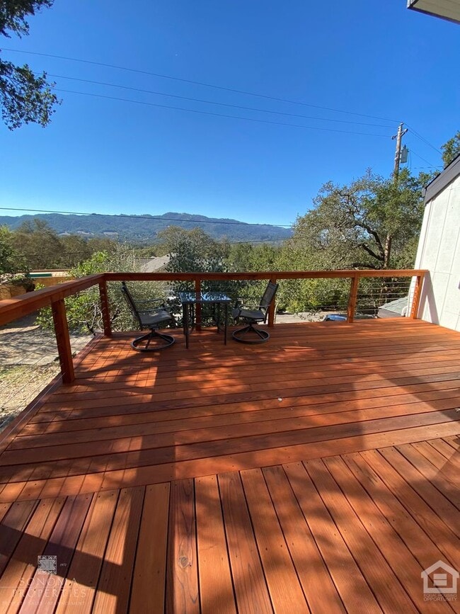 Building Photo - City Meets Serenity – Hillside 3bd/2ba Hou...