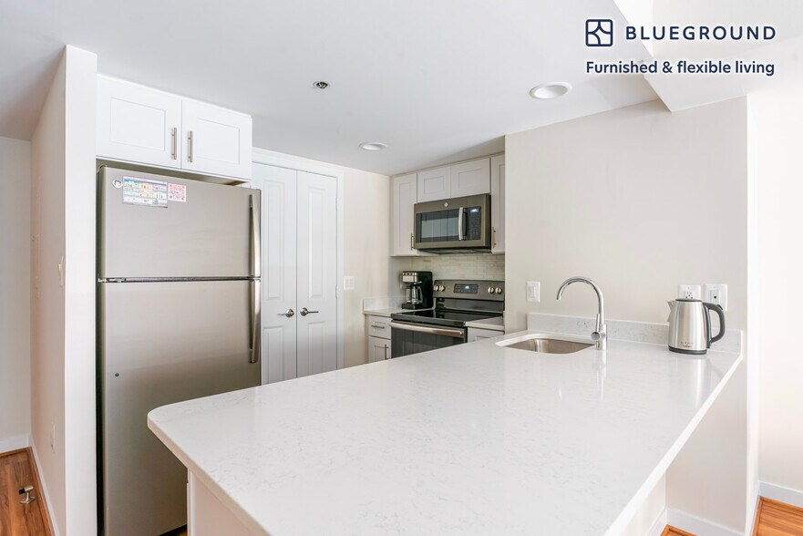 Building Photo - 2500 Clarendon Blvd