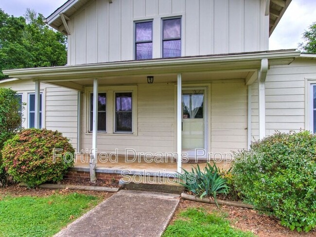 Building Photo - 7507 Greenlawn Dr
