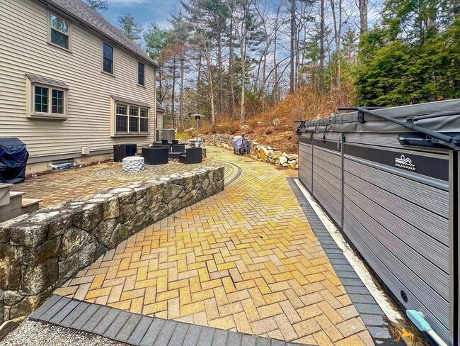 Building Photo - 170 Saddle Hill Rd