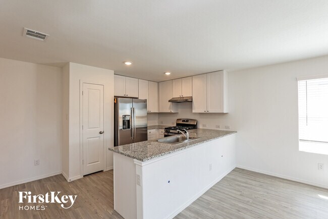 Building Photo - 10714 Vinateros Dr