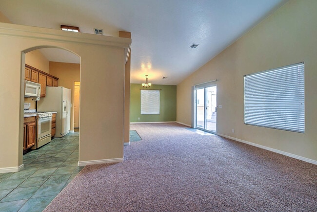Building Photo - Beautiful Home in Green Valley
