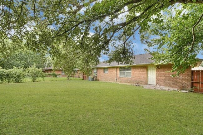 Building Photo - 4319 Howcher St