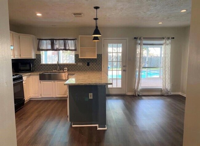 Building Photo - 2418 Chelston Ct