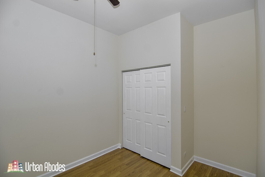 Building Photo - 2145 W Chicago Ave