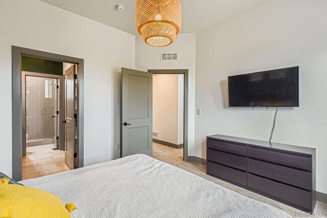 Building Photo - 1280 E Hampden Ave