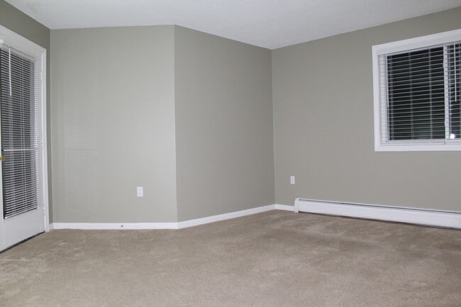 Building Photo - 120 Fisherville Rd