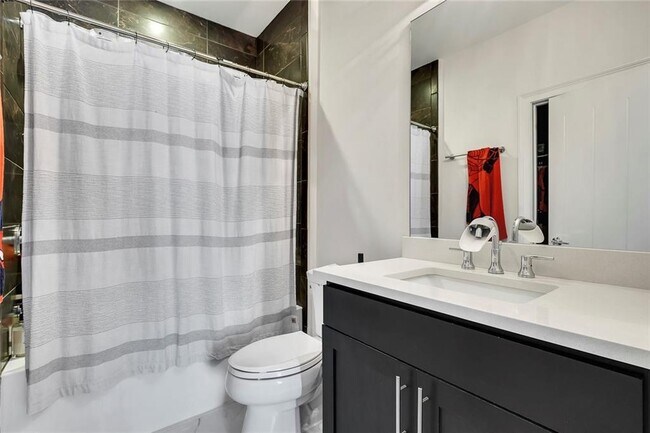 Building Photo - 108 Grand Cres
