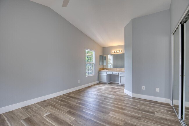 Building Photo - 58 Country Club Cir