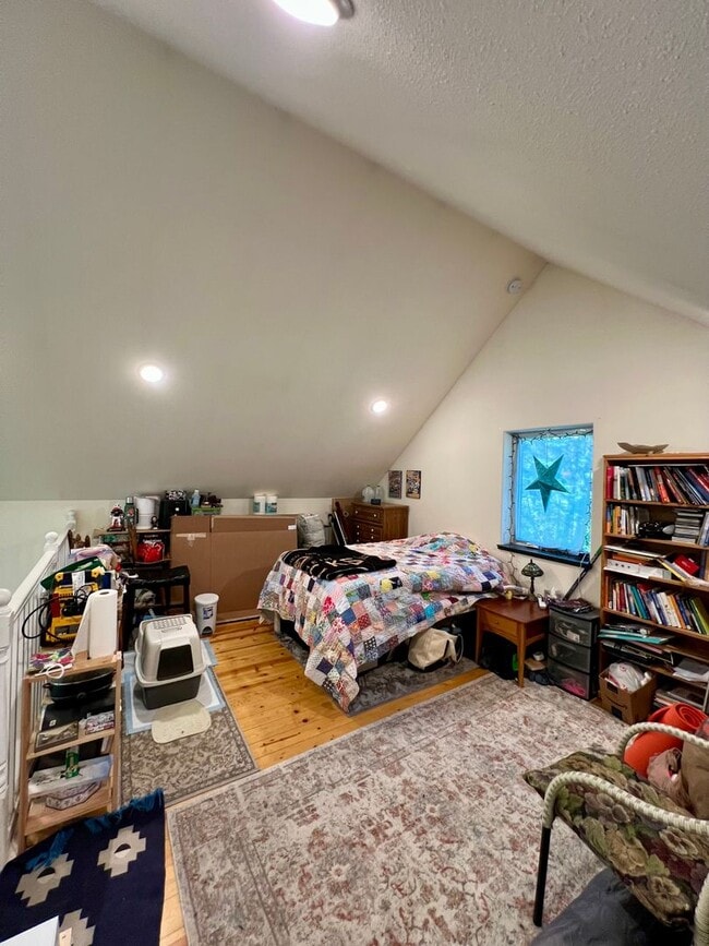 Building Photo - Available in October / 1-Bedroom with a Lo...