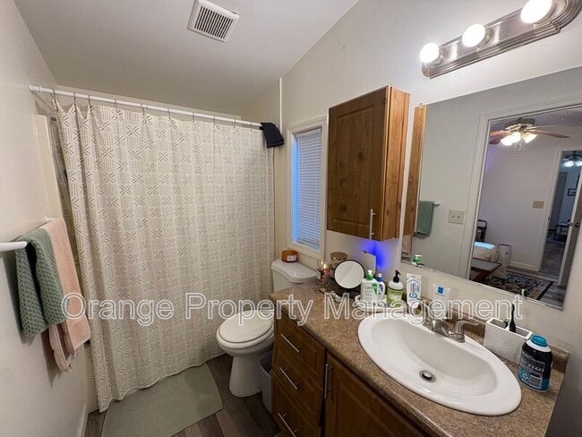 Building Photo - 910 Cedar Village Ln