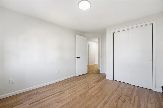 Building Photo - 212 Seaview Ave