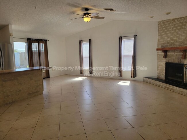 Building Photo - 11609 Shady Tree Pl