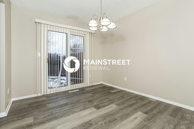 Building Photo - 2033 Queensbridge Dr