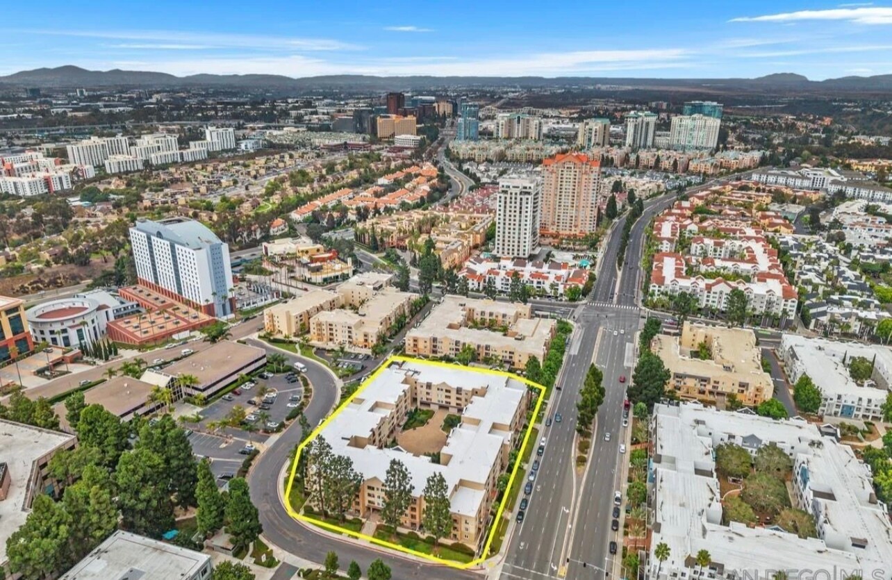 Building Photo - 8889 Caminito Plaza Centro