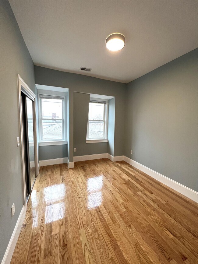 Building Photo - 67 Pearl St