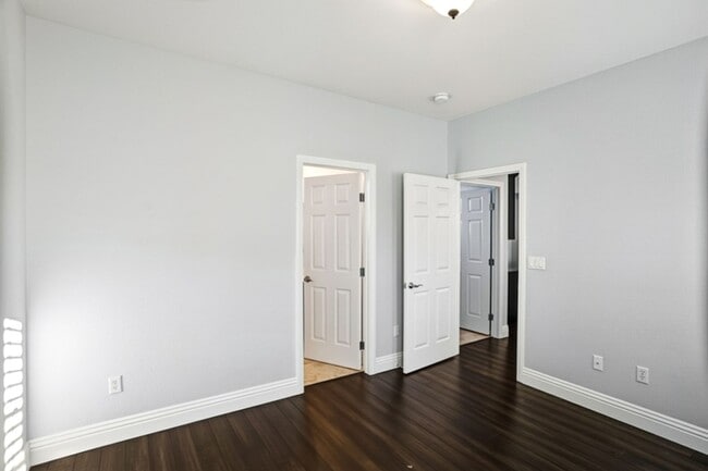 Building Photo - Beautiful 3 Bed South Summerlin Home With 1st Floor Bed and Bath