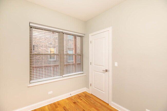 Building Photo - 637 E 49th St