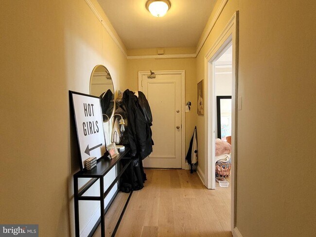 Building Photo - 2031 Locust St