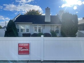 Building Photo - Now renting 2 bedroom House