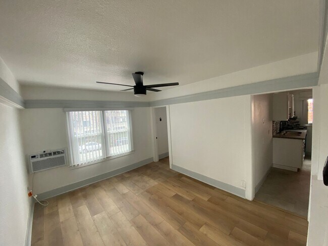 Building Photo - MOVE IN SPECIAL - Modern DTLB living with ...