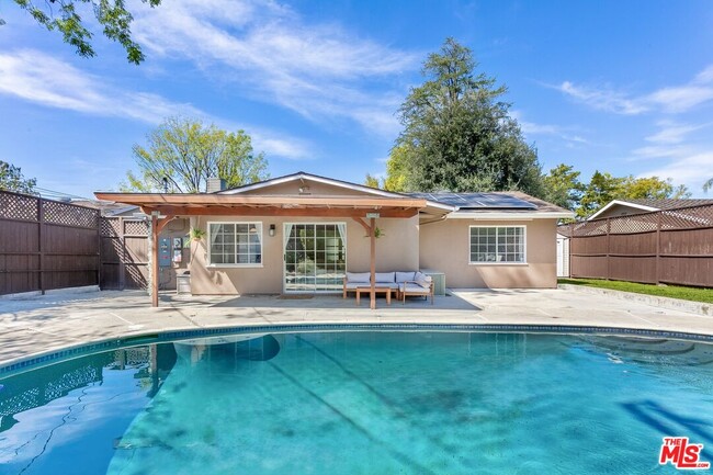 Building Photo - 6308 Glide Ave