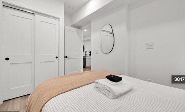 Building Photo - Modern Fully furnished 2 bed Unit