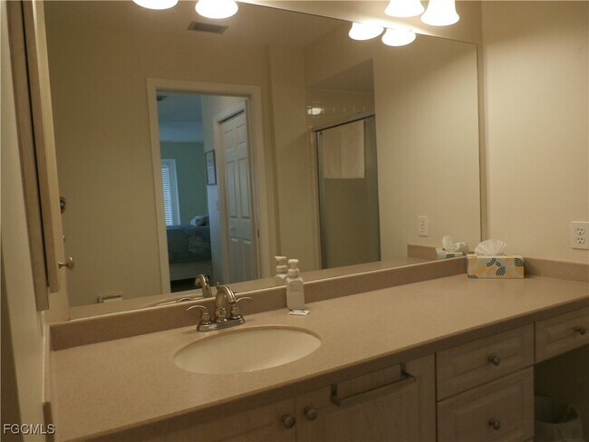 Building Photo - 16301 Kelly Woods Dr