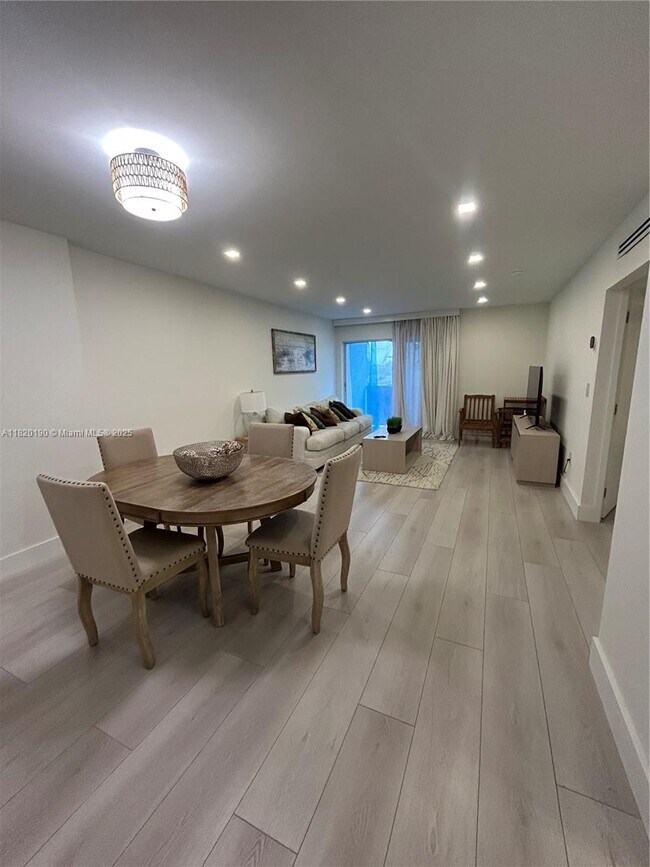 Building Photo - 400 Kings Point Dr