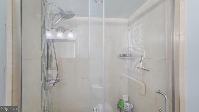 Building Photo - 646 Green Briar Rd