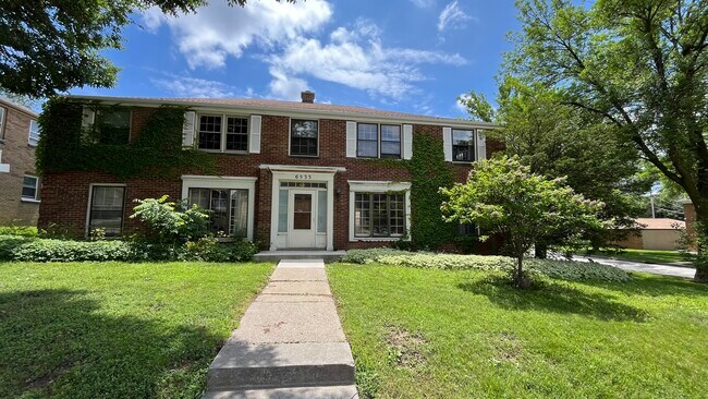 Primary Photo - 6533 W Center St