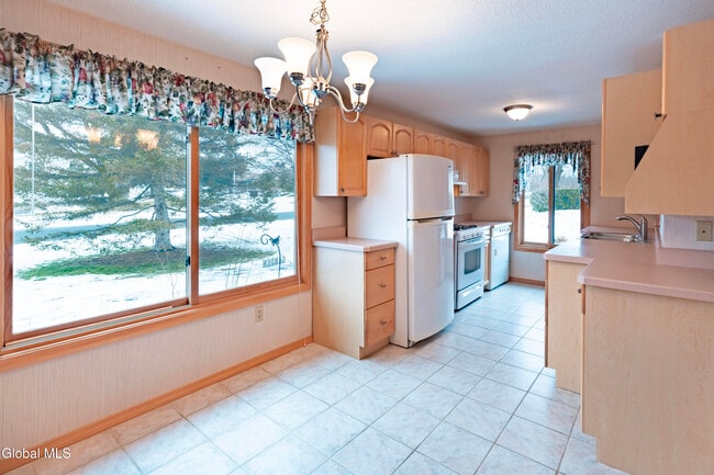 Building Photo - 43 Commons Dr