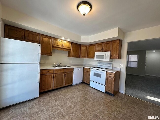 Building Photo - 2403 Lynnhaven Dr