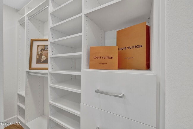 Building Photo - 1362 E Wickieup Ln