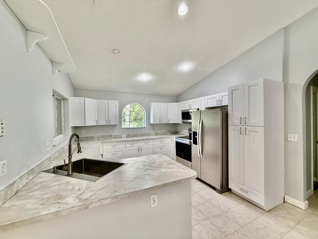 Building Photo - 5707 Silver Oak Dr