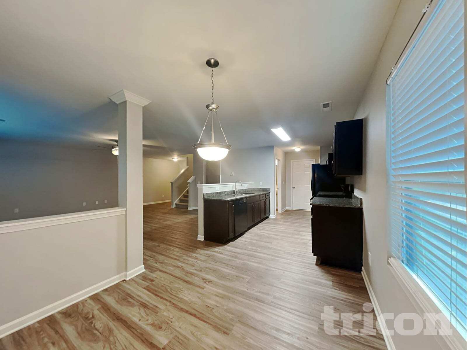 Building Photo - 805 Alta Wy