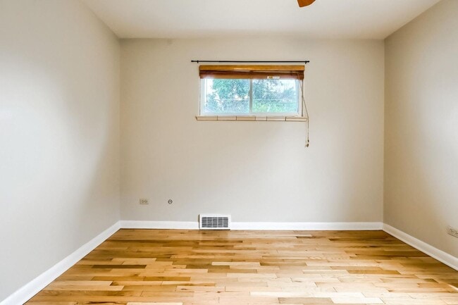 Building Photo - 2 Bedroom single family home in Denver