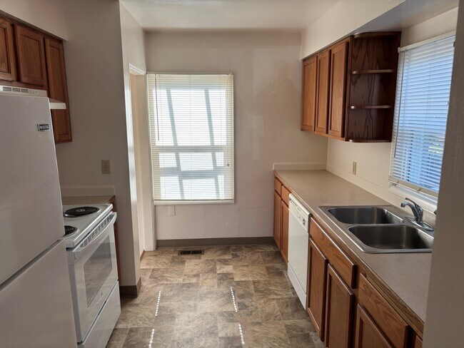 Kitchen - 1823 N Nelson St