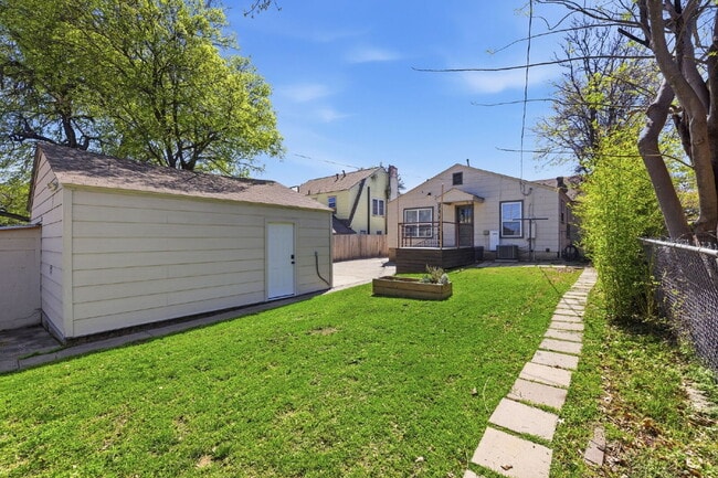 Building Photo - "Picture-perfect 2-1 with Updated Touches, a Cozy Backyard, and Prime Location near Downtown!"