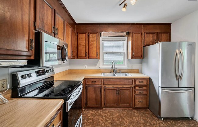 Building Photo - 624 Westboro Dr