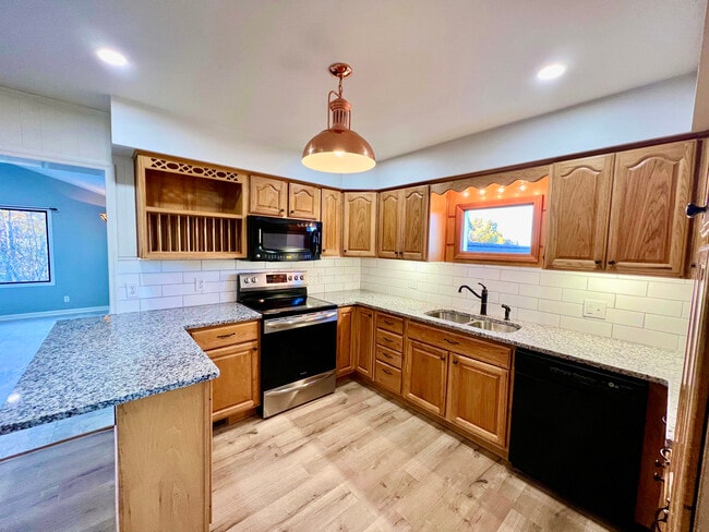 Building Photo - 228 Mark Dr