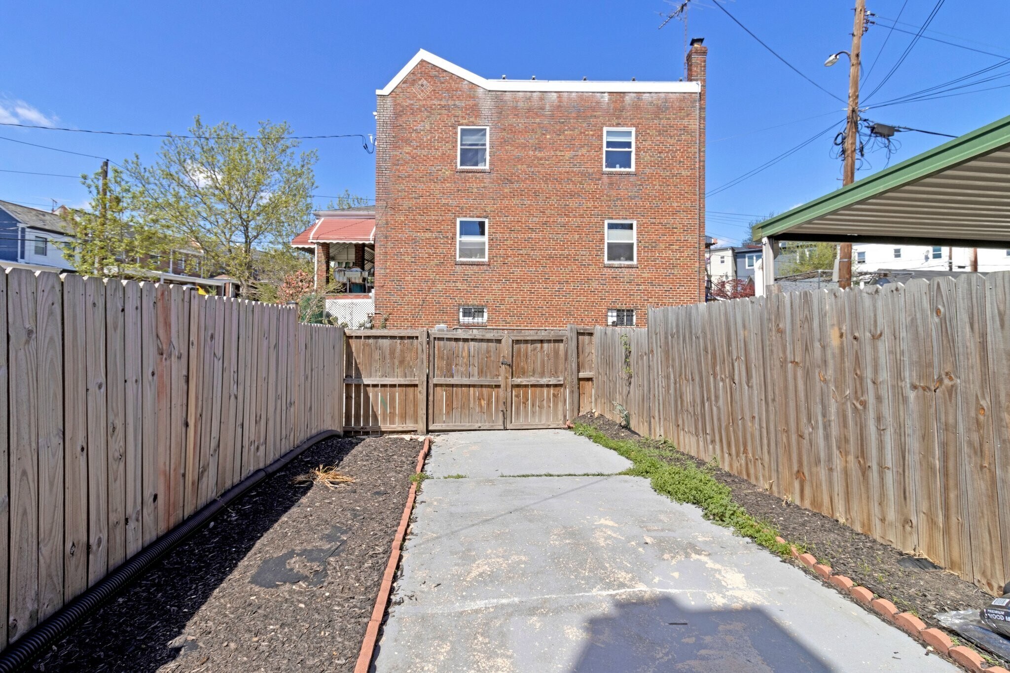 Building Photo - 1328 Downing St NE