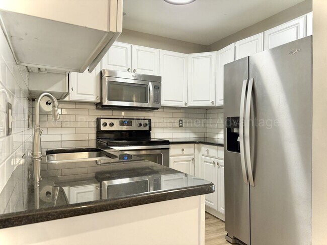 Building Photo - Modern 2-Bedroom Condo Near Everything in Downtown Royal Oak