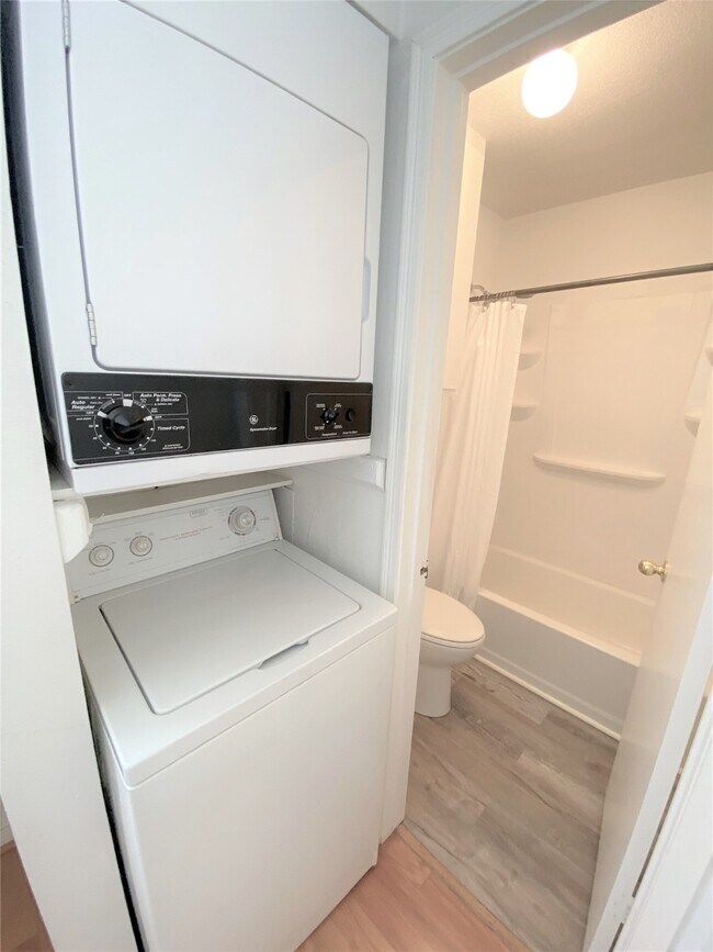 Building Photo - 5711 Sugar Hill Dr
