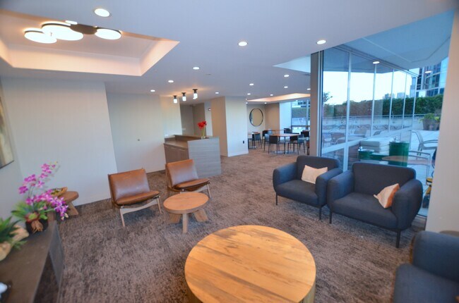 Building Photo - 1235 S Prairie Ave