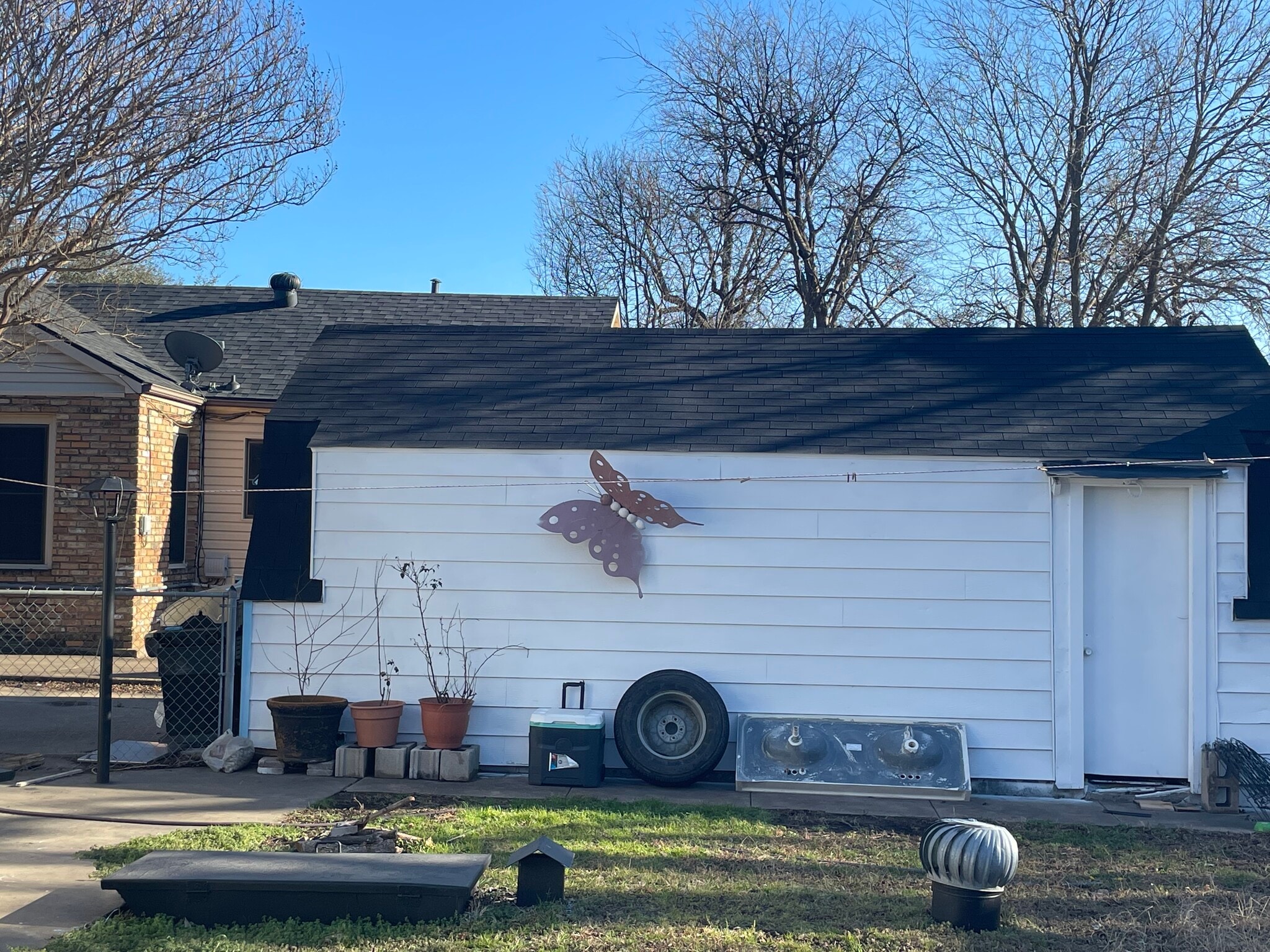 Side of Garage - 212 N McKown Ave